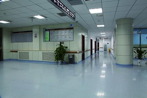 同質(zhì)透心與復(fù)合塑膠地板區(qū)別？