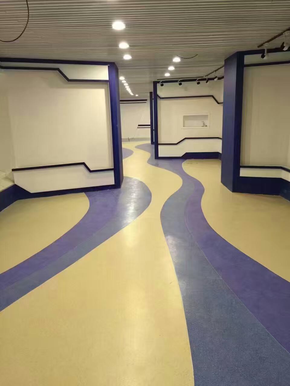 pvc<a href='/PVCjiaodiban.htm' class='keys' title='點擊查看關(guān)于塑膠地板的相關(guān)信息' target='_blank'>塑膠地板</a>廠家